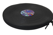 Load image into Gallery viewer, 極美品 LOUIS VUITTON ルイヴィトン Disc Pouch ディスク ポーチ ターコイズ/レッド/ダークブルー M81777 中古 4c074434