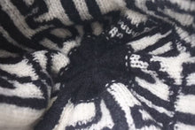 Load image into Gallery viewer, CHANEL シャネル Cashmere Wool Silk Logo Beanie Black White カシミヤ ウール シルク ビーニー 美品 中古 4c074470