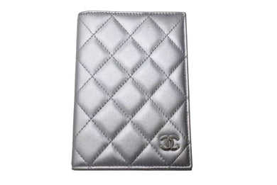 CHANEL シャネル Metallic Passport Holder メタリック パスポート ホルダー シルバー 14番台 美品 中古 4c074493
