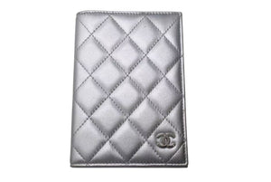 CHANEL シャネル Metallic Passport Holder メタリック パスポート ホルダー シルバー 14番台 美品 中古 4c074493