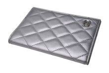 Load image into Gallery viewer, CHANEL シャネル Metallic Passport Holder メタリック パスポート ホルダー シルバー 14番台 美品 中古 4c074493