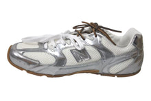 Load image into Gallery viewer, 新品未使用 MIUMIU ミュウミュウ NewBalance ニューバランス 530 SL Silver Pack レザー メッシュ シルバー ブラウン サイズ43 中古 4c074506