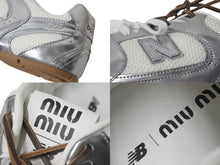 Load image into Gallery viewer, 新品未使用 MIUMIU ミュウミュウ NewBalance ニューバランス 530 SL Silver Pack レザー メッシュ シルバー ブラウン サイズ43 中古 4c074506