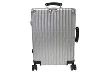Load image into Gallery viewer, RIMOWA リモワ × FENDI フェンディ キャリーケース スーツケース 7VV133 A5F6 F13DL ズッカ柄 アルミニウム シルバー 美品 中古 4c074714