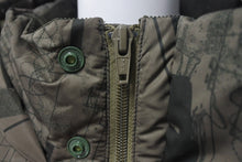 Load image into Gallery viewer, 極美品 C.E / CAV EMPT シーイー ダウンジャケット パファージャケット CES14JK03 サイズL カーキ ポリエステル 総柄 名作 中古 4c074765