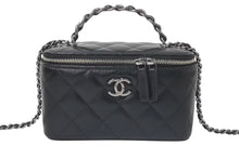 Load image into Gallery viewer, 極美品 CHANEL シャネル チェーンショルダーバッグ 2WAYバニティバッグ ココマーク ランダム番台 ブラック ラムスキン 中古 4c074815