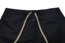 Load image into Gallery viewer, 極美品 FEAR OF GOD フィアオブゴッド ナイロンパンツ ボトムス イタリア製 ポリアミド コットン ブラック サイズM 中古 4c074961