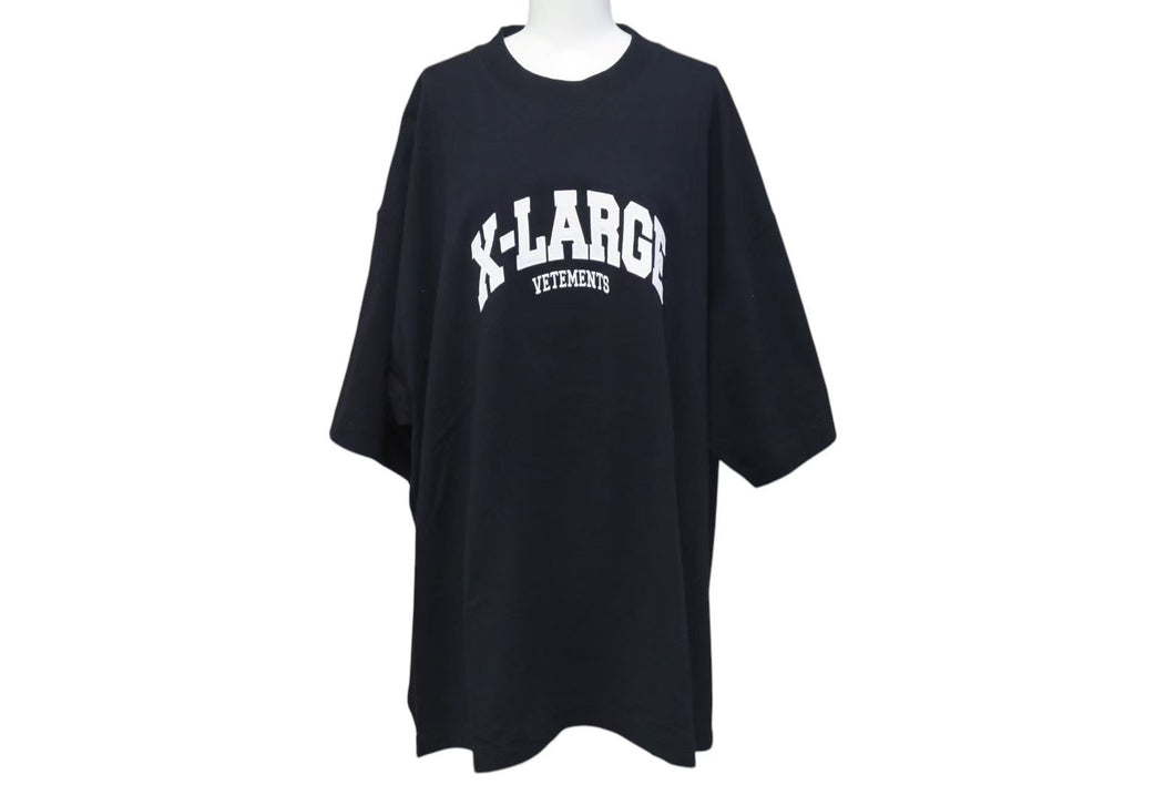 極美品 VETEMENTS ヴェトモン X-Large Logo Tee X-LARGE 半袖Tシャツ UE63TR860B ロゴ サイズO ブラック 刺繍 中古 4c074972 