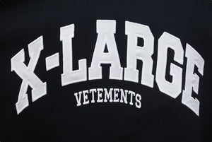 極美品 VETEMENTS ヴェトモン X-Large Logo Tee X-LARGE 半袖Tシャツ UE63TR860B ロゴ サイズO ブラック 刺繍 中古 4c074972 