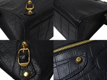 Load image into Gallery viewer, BALENCIAGA バレンシアガ City ザシティ ショルダーバッグ ハンドバッグ クロコ型押し レザー 143254 ブラック 美品 中古 4c075068