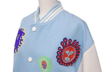 Load image into Gallery viewer, 極美品 LOUIS VUITTON ルイヴィトン LV×YK エンブロイダードフェイス ヴァーシティジャケット スタジャン 1AB8H9 サイズ48 草間彌生 23SS 中古 4c075091