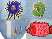 Load image into Gallery viewer, 極美品 LOUIS VUITTON ルイヴィトン LV×YK エンブロイダードフェイス ヴァーシティジャケット スタジャン 1AB8H9 サイズ48 草間彌生 23SS 中古 4c075091