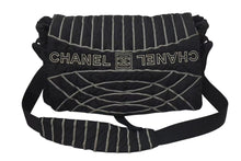 Load image into Gallery viewer, 極美品 CHANEL シャネル スポーツライン ココマーク ロゴ刺繍 ナイロン ショルダーバッグ メッセンジャーバッグ A32807 10番台 中古 4c075112