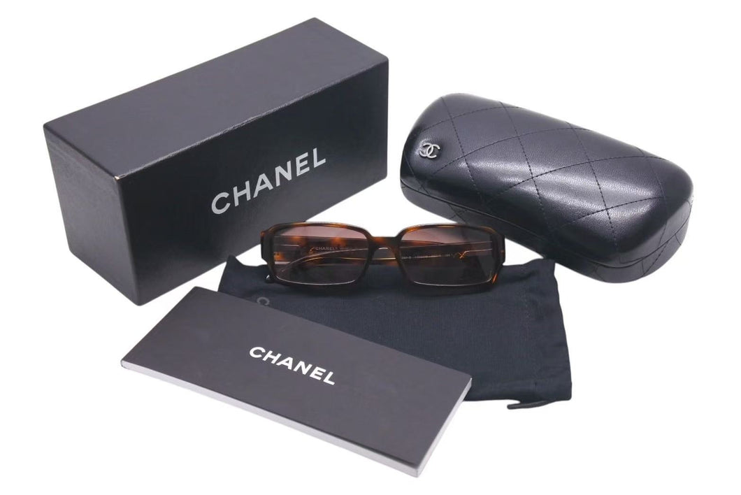 CHANEL シャネル サングラス 5060-B c.502/13 サイズ55□16 135 ココマーク ラインストーン ロゴ べっ甲カラー 美品 中古 4c075124