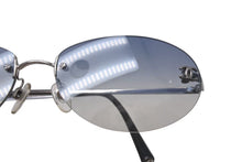 Load image into Gallery viewer, 極美品 CHANEL シャネル リムレス サングラス 4013 c124/55 サイズ59□16 130 ココマーク ブルー グラデーション 中古 4c075125