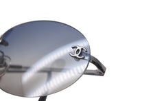 Load image into Gallery viewer, 極美品 CHANEL シャネル リムレス サングラス 4013 c124/55 サイズ59□16 130 ココマーク ブルー グラデーション 中古 4c075125