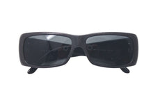 Load image into Gallery viewer, 極美品 PRADA プラダ サングラス SPR11H 7JS-1A1 サイズ57□14 135 ロゴ金具 スクエア ブラック グレー 中古 4c075126