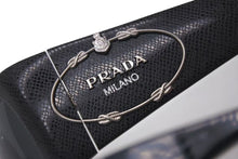Load image into Gallery viewer, 極美品 PRADA プラダ サングラス SPR11H 7JS-1A1 サイズ57□14 135 ロゴ金具 スクエア ブラック グレー 中古 4c075126