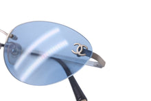 Load image into Gallery viewer, 極美品 CHANEL シャネル リムレス ココマーク サングラス ブルー メタル カラーレンズ アイウェア 小物 53☐19 4003 中古 4c075129