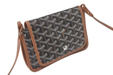 Load image into Gallery viewer, GOYARD ゴヤール プリュメ ポーチウォレット ショルダーバッグ PLUMETPMLTY01CL03P PVC レザー シルバー金具 美品 中古 4c075153