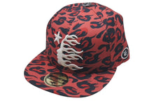Load image into Gallery viewer, 新品未使用 HELLSTAR ヘルスター SS24 Cheetah Print Fitted Hat チータープリントフィットハット F03653B9 レッド 7 1/2 中古 4c075187