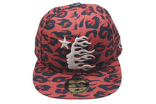 Load image into Gallery viewer, 新品未使用 HELLSTAR ヘルスター SS24 Cheetah Print Fitted Hat チータープリントフィットハット F03653B9 レッド 7 1/8 中古 4c075188