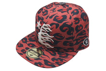 Load image into Gallery viewer, 新品未使用 HELLSTAR ヘルスター SS24 Cheetah Print Fitted Hat チータープリントフィットハット F03653B9 レッド 7 1/8 中古 4c075188