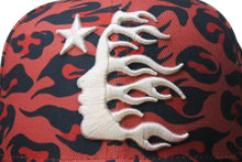 Load image into Gallery viewer, 新品未使用 HELLSTAR ヘルスター SS24 Cheetah Print Fitted Hat チータープリントフィットハット F03653B9 レッド 7 1/8 中古 4c075188