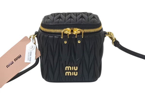 新品同様 MIIUMIU ミュウミュウ マテラッセ マイクロバッグ ショルダーバッグ 5NR018 AFPP F0002 レザー ブラック 中古 4c075206
