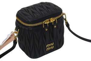 新品同様 MIIUMIU ミュウミュウ マテラッセ マイクロバッグ ショルダーバッグ 5NR018 AFPP F0002 レザー ブラック 中古 4c075206