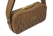 Load image into Gallery viewer, 極美品 MIUMIU ミュウミュウ マトラッセ キルティング ショルダーバッグ 5BC158 レザー ブラウン ゴールド金具 中古 4c075241