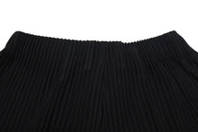 Load image into Gallery viewer, 新品同様 ISSEY MIYAKE イッセイミヤケ オムプリッセ プリーツパンツ HP55JF150 ポリエステル ブラック サイズ1 中古 4c075248
