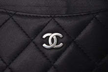 Load image into Gallery viewer, CHANEL シャネル ラムスキン タイムクラシック マトラッセ カードケース ブラック ランダム 美品 中古 4c075252