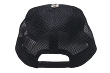 Load image into Gallery viewer, 極美品 CHROME HEARTS クロムハーツ トラッカーキャップ ハリウッド CHロゴ刺繍 クロスボール シルバー 925 ブラック 中古 4c075269