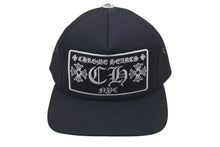 Load image into Gallery viewer, 極美品 CHROME HEARTS クロムハーツトラッカーキャップ ニューヨーク CHロゴ刺繍 クロスボール シルバー 925 ブラック 中古 4c075270