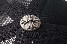 Load image into Gallery viewer, 極美品 CHROME HEARTS クロムハーツトラッカーキャップ ニューヨーク CHロゴ刺繍 クロスボール シルバー 925 ブラック 中古 4c075270