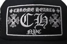 Load image into Gallery viewer, 極美品 CHROME HEARTS クロムハーツトラッカーキャップ ニューヨーク CHロゴ刺繍 クロスボール シルバー 925 ブラック 中古 4c075270
