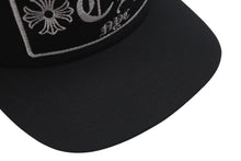 Load image into Gallery viewer, 極美品 CHROME HEARTS クロムハーツトラッカーキャップ ニューヨーク CHロゴ刺繍 クロスボール シルバー 925 ブラック 中古 4c075270