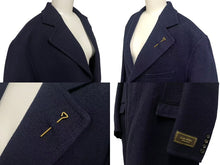 Load image into Gallery viewer, LOUIS VUITTON ルイヴィトン チェスターコート ステープルズエディション ダブルフェイス RM202Q UZB HJC55E ネイビー ウール サイズ50 美品 中古 4c075273