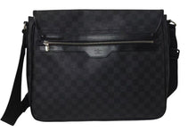Load image into Gallery viewer, LOUIS VUITTON ルイヴィトン ダニエルMM ショルダーバッグ N58029 ダミエグラフィット ブラック シルバー金具 美品 中古 4c075298