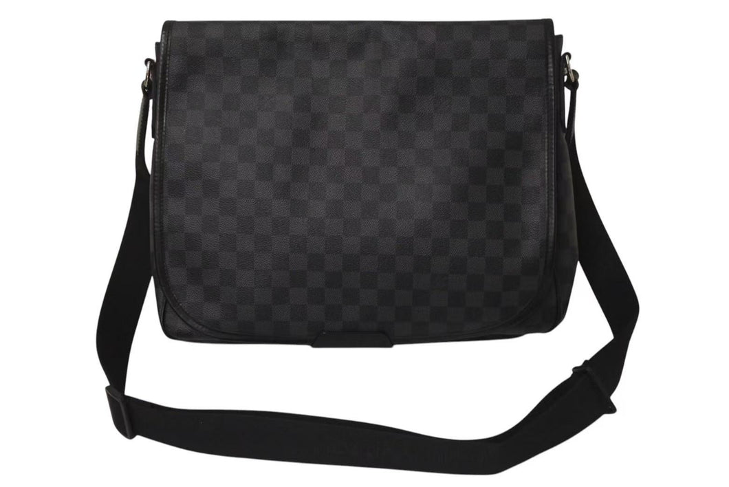 LOUIS VUITTON ルイヴィトン ダニエルMM ショルダーバッグ N58029 ダミエグラフィット ブラック シルバー金具 美品 中古 4c075299