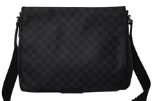 Load image into Gallery viewer, LOUIS VUITTON ルイヴィトン ダニエルMM ショルダーバッグ N58029 ダミエグラフィット ブラック シルバー金具 美品 中古 4c075299