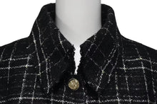 Load image into Gallery viewer, Chanel シャネル ツイード ラメ ハサミモチーフボタン チェック ジャケット P32182 ブラック サイズ48 美品 中古 4c075433
