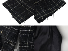 Load image into Gallery viewer, Chanel シャネル ツイード ラメ ハサミモチーフボタン チェック ジャケット P32182 ブラック サイズ48 美品 中古 4c075433