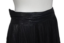 Load image into Gallery viewer, 極美品 ISSEY MIYAKE イッセイミヤケ プリーツロングスカート サイズ 3 ラメ加工 ブラック 中古 4c075445
