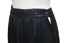 Load image into Gallery viewer, 極美品 ISSEY MIYAKE イッセイミヤケ プリーツロングスカート サイズ 3 ラメ加工 ブラック 中古 4c075445