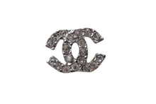 Load image into Gallery viewer, 極美品 CHANEL シャネル ピアス ラインストーン ココマーク イタリア製 メタル 03A シルバー金具 中古 4c075469