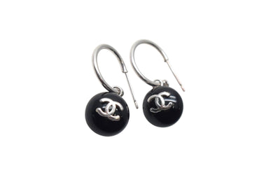極美品 CHANEL シャネル ピアス 両耳 ココマーク イタリア製 メタル シルバー ブラック シルバー金具 中古 4c075472