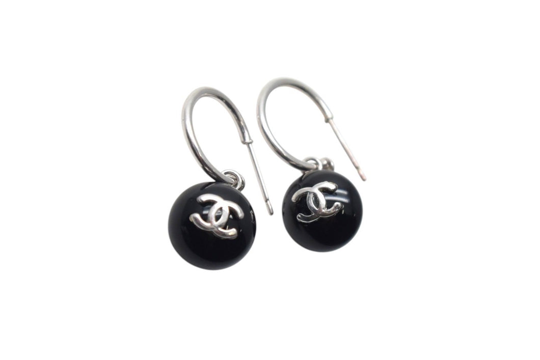 極美品 CHANEL シャネル ピアス 両耳 ココマーク イタリア製 メタル シルバー ブラック シルバー金具 中古 4c075472