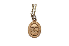 Load image into Gallery viewer, CHANEL シャネル ココマーク ネックレス オーバル ヴィンテージ アクセサリー フランス製 ゴールド 美品 中古 4c075489